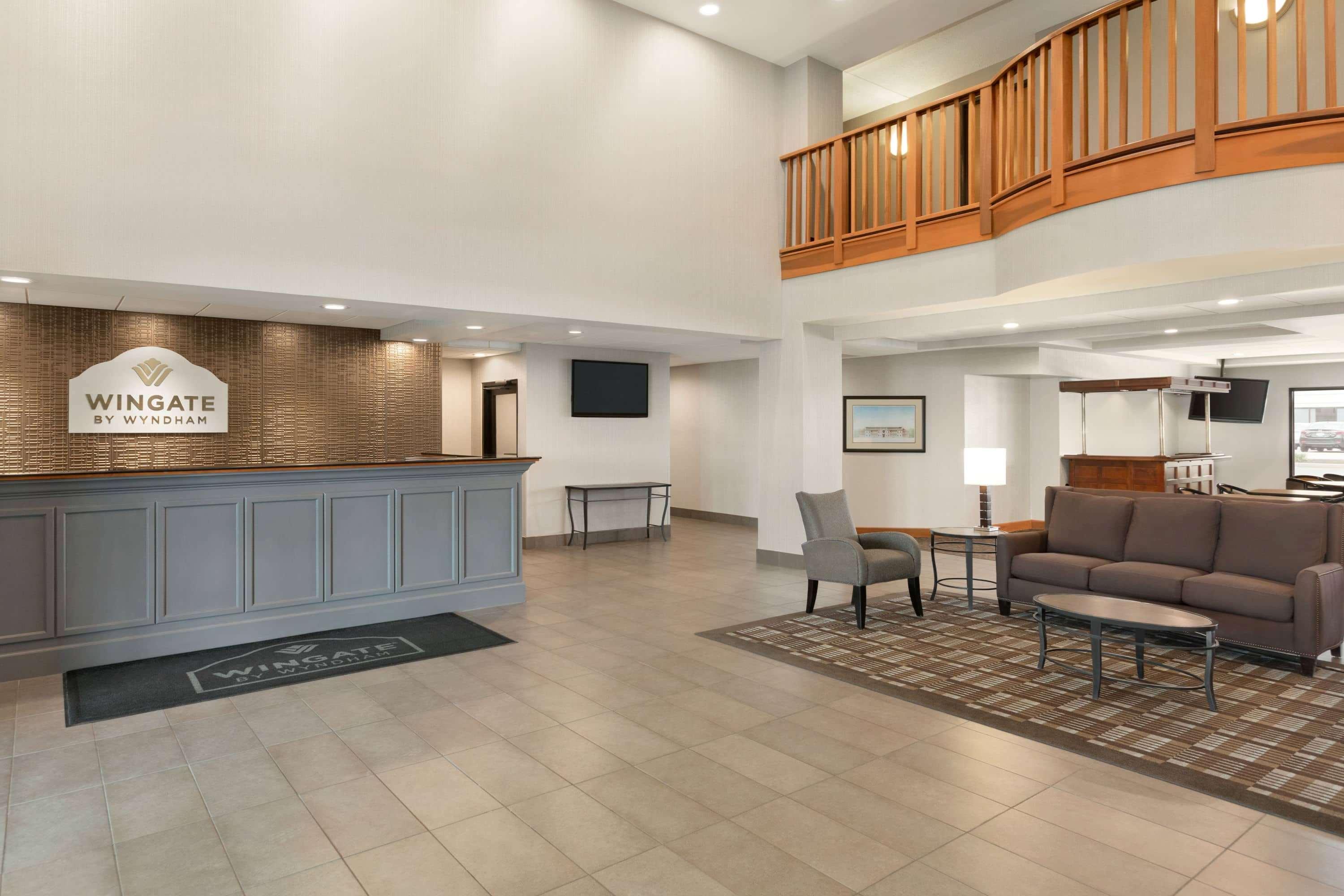 Wingate By Wyndham Cincinnati Блу Аш Экстерьер фото